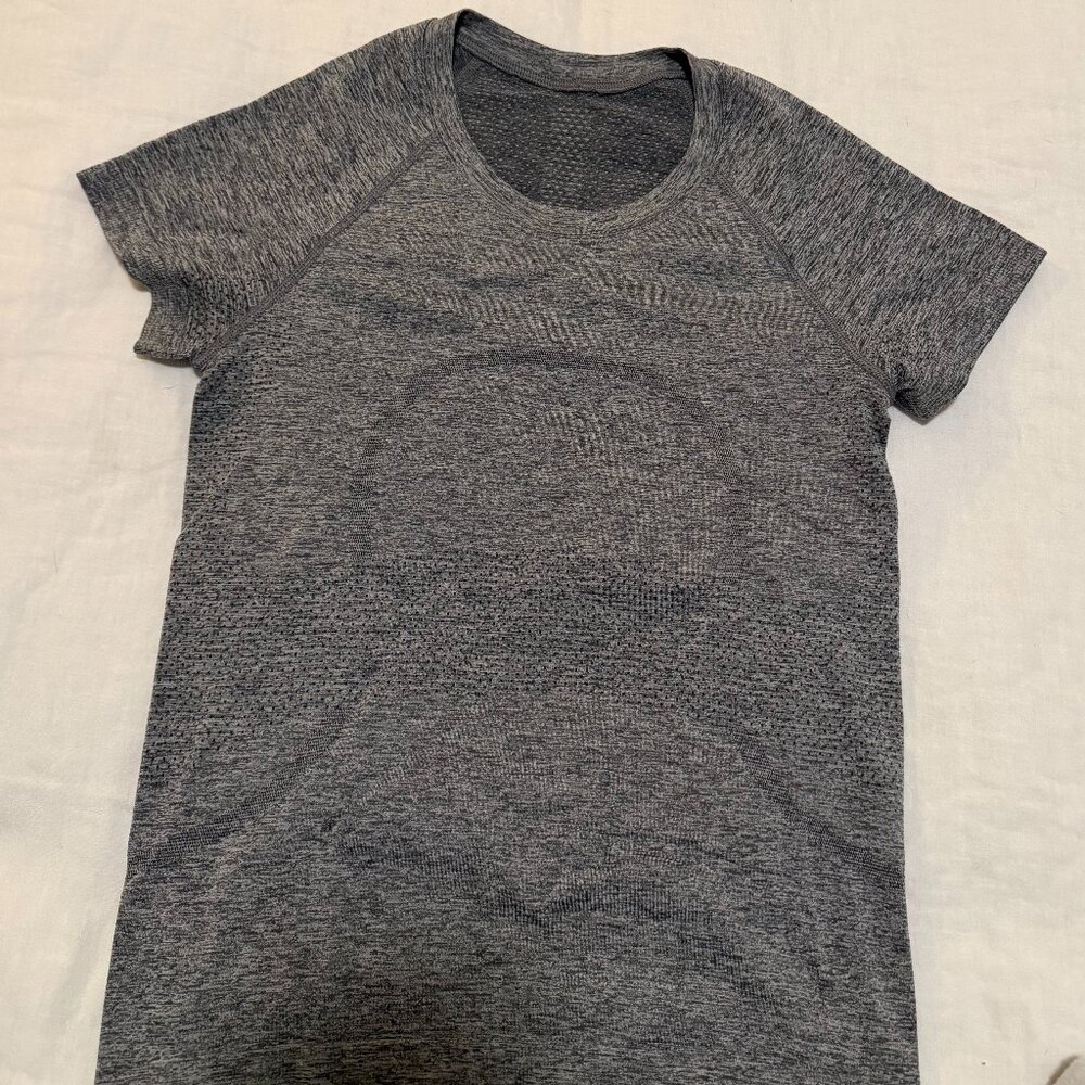 Swiftly Tech Short-Sleeve Shirt 2.0 Waist Length slate size 4 - Picture 3 of 3